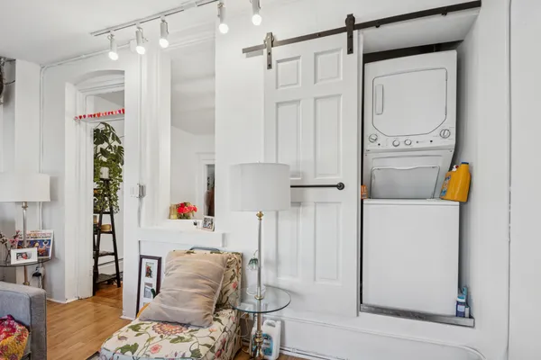 $990,000 | 1922 West Wolfram Street, Chicago, IL 60657