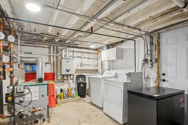 $990,000 | 1922 West Wolfram Street, Chicago, IL 60657