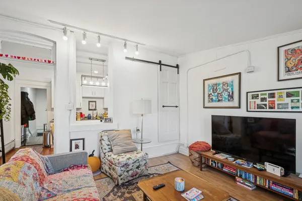$990,000 | 1922 West Wolfram Street, Chicago, IL 60657