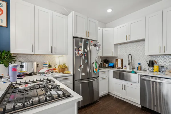 $990,000 | 1922 West Wolfram Street, Chicago, IL 60657