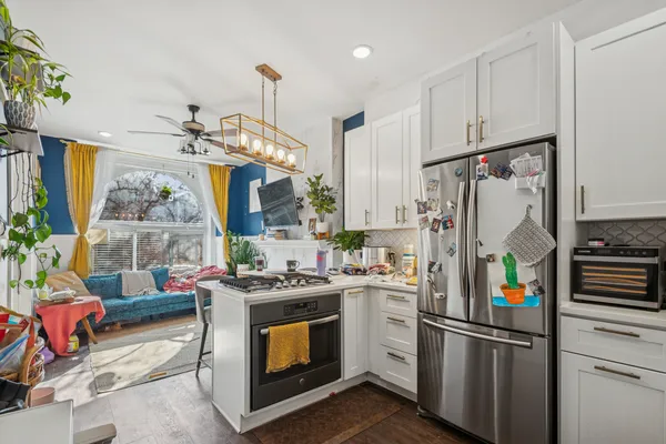 $990,000 | 1922 West Wolfram Street, Chicago, IL 60657