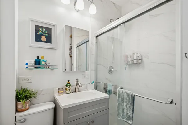 $990,000 | 1922 West Wolfram Street, Chicago, IL 60657