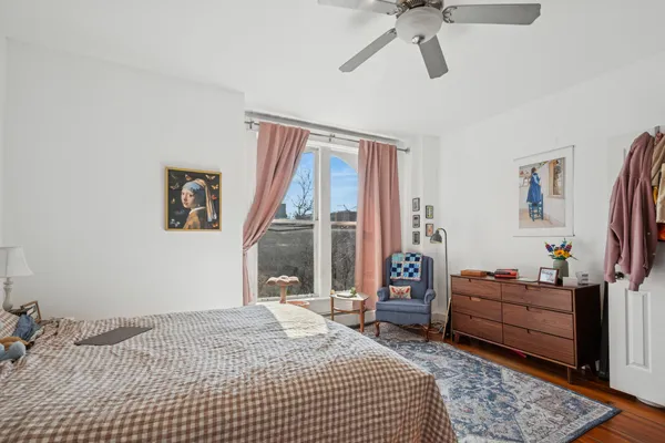 $990,000 | 1922 West Wolfram Street, Chicago, IL 60657