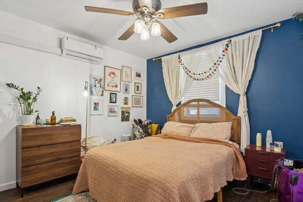 $990,000 | 1922 West Wolfram Street, Chicago, IL 60657