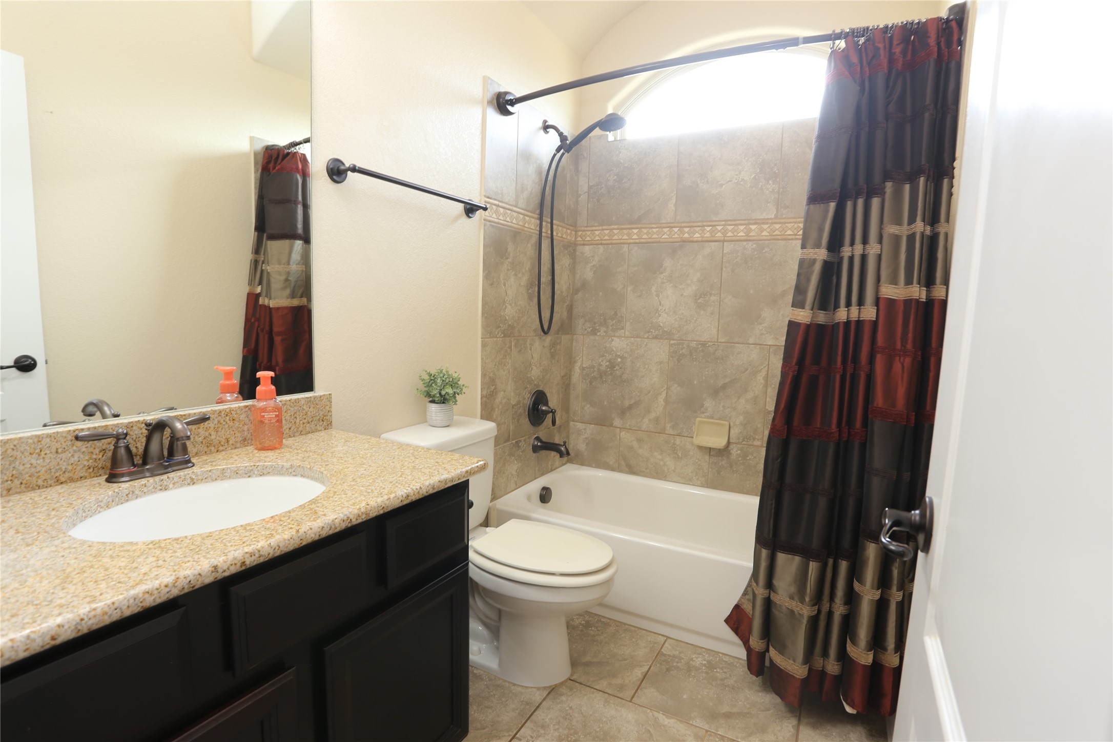 2033 Brodie Lane Conroe, TX 77301 - Photo 27 of 39 Guest Bath