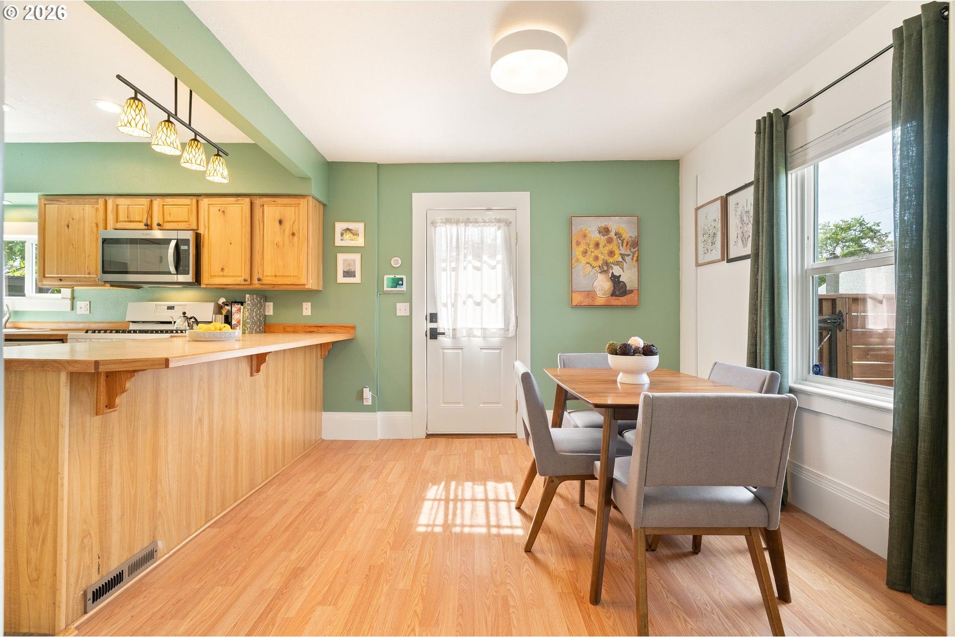 9704 Southeast Reedway Street Portland, OR 97266 - Photo 7 of 35 Gallery Image 7