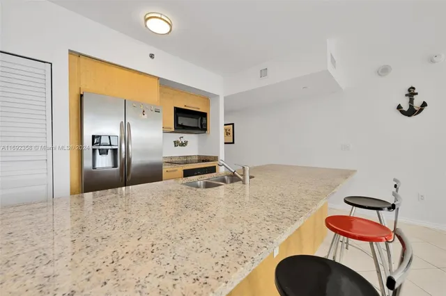 $4,500 | 1830 South Ocean Drive, Unit 2505, Hallandale Beach, FL 33009