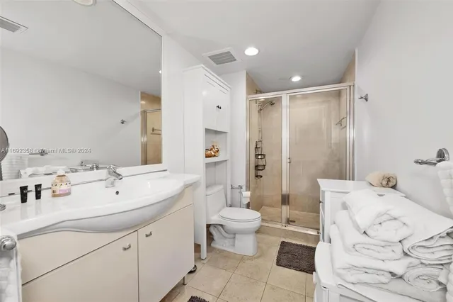 $4,500 | 1830 South Ocean Drive, Unit 2505, Hallandale Beach, FL 33009