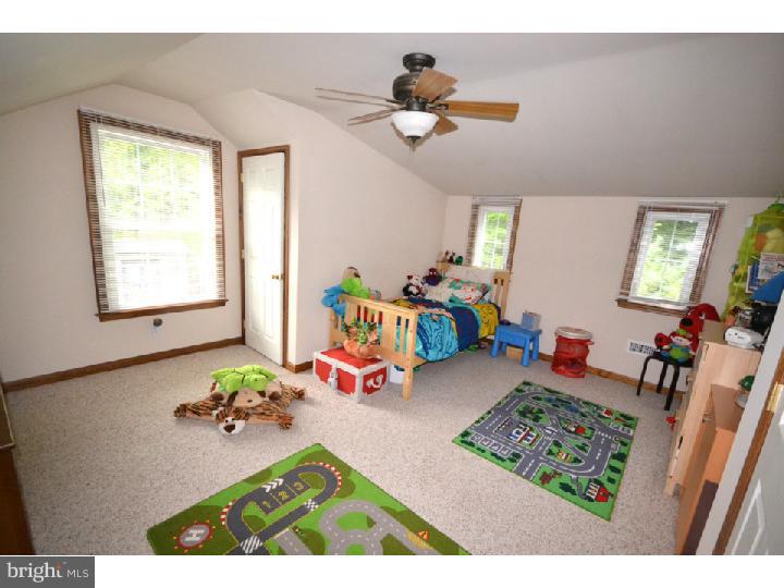 1713 Snyder Road Green Lane, PA 18054 - Photo 12 of 18 Gallery Image 12