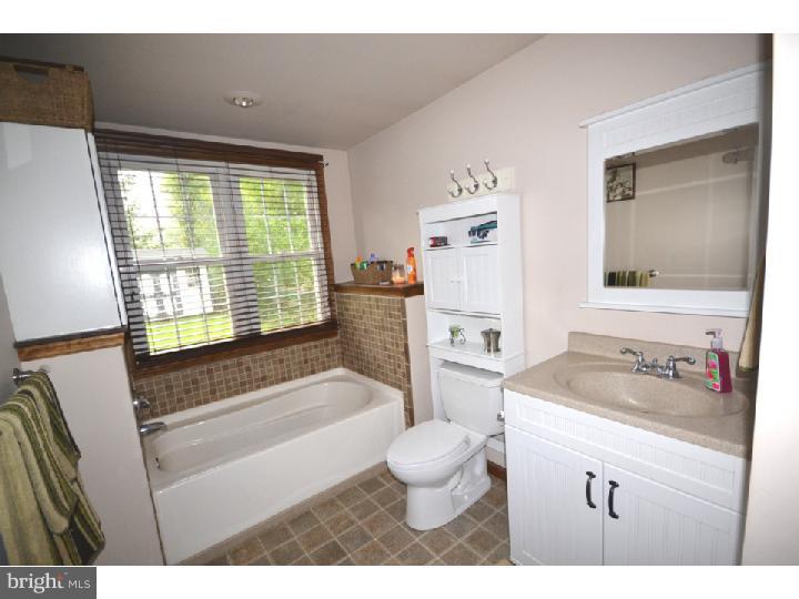 1713 Snyder Road Green Lane, PA 18054 - Photo 10 of 18 Gallery Image 10