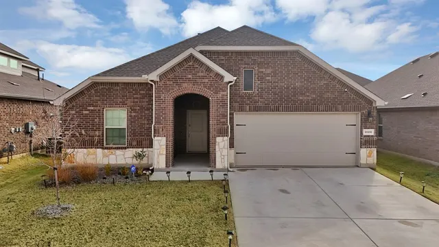 $1,950 | 10108 Sunnyview Lane, Aubrey, TX 76227