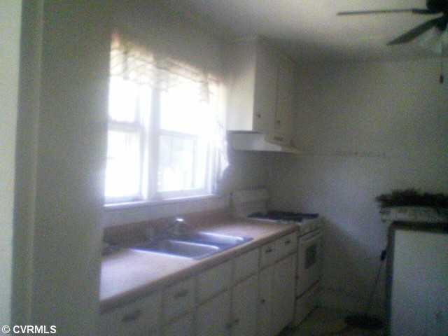 293 River Road Farmville, VA 23901 - Photo 3 of 8 Kitchen