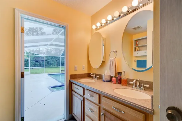 a en suite bathroom with a sink and a mirror