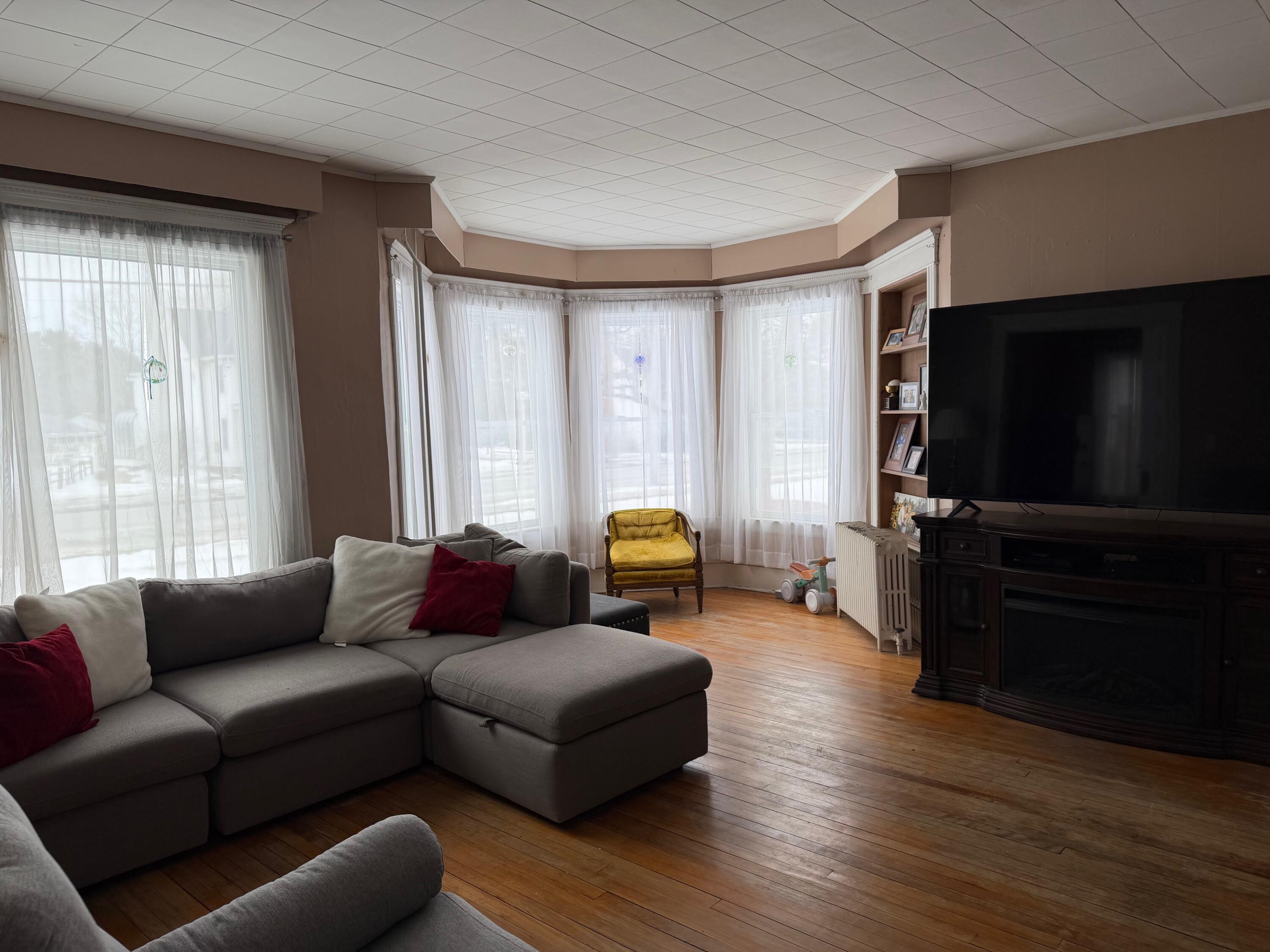 3012 North Main Street Peru, NY 12972 - Photo 7 of 42 3012 Main livingroom