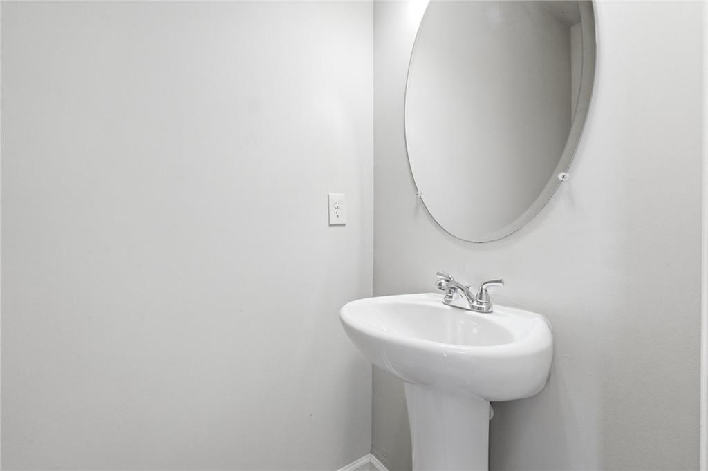 331 Turtle Creek Drive Winder, GA 30680 - Photo 22 of 25 a bathroom with a sink and mirror