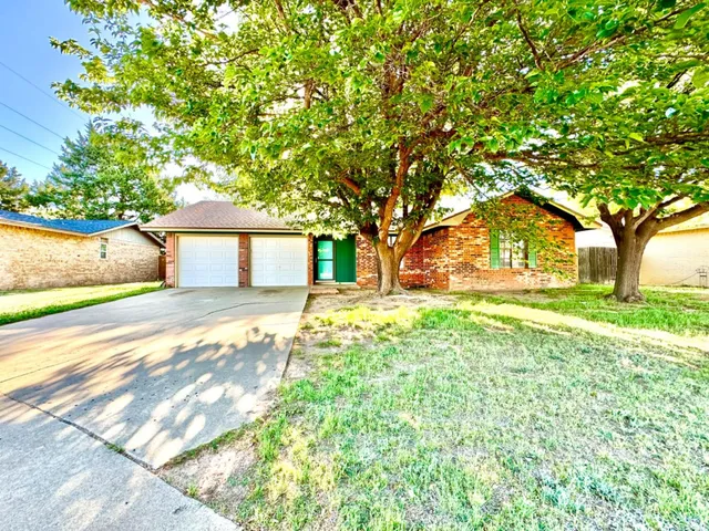 $1,800 | 8203 Lynnhaven Avenue, Lubbock, TX 79423