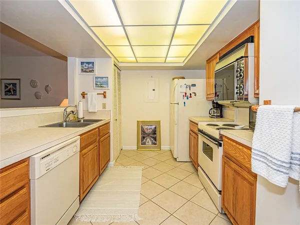 $4,000 | 1700 Ocean Drive, Unit 201, Vero Beach, FL 32963