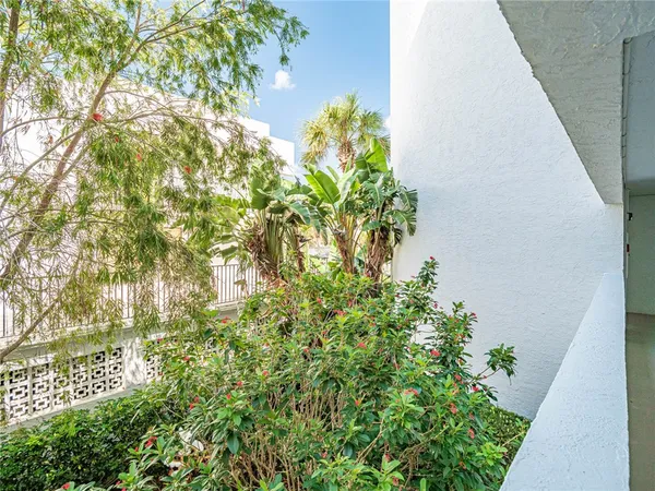 $4,000 | 1700 Ocean Drive, Unit 201, Vero Beach, FL 32963