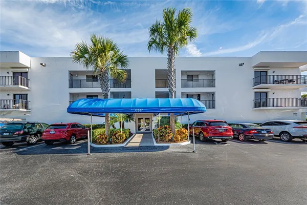 $4,000 | 1700 Ocean Drive, Unit 201, Vero Beach, FL 32963