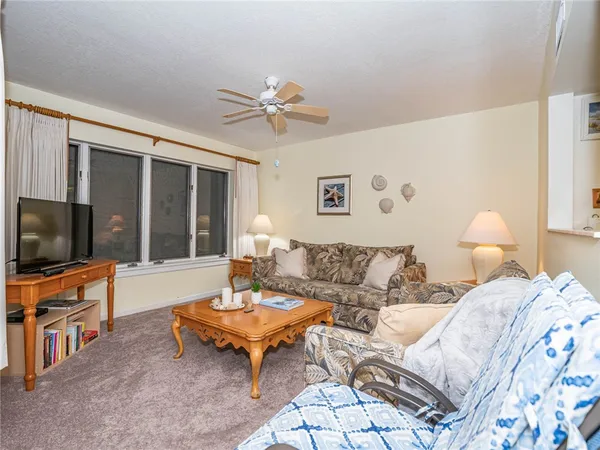 $4,000 | 1700 Ocean Drive, Unit 201, Vero Beach, FL 32963