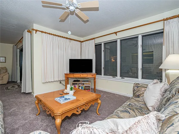 $4,000 | 1700 Ocean Drive, Unit 201, Vero Beach, FL 32963