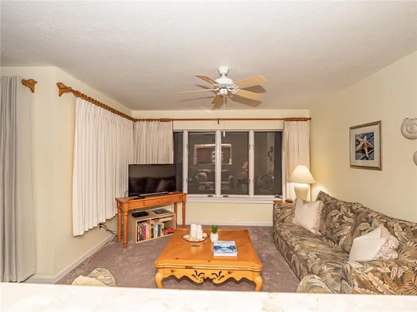 $4,000 | 1700 Ocean Drive, Unit 201, Vero Beach, FL 32963