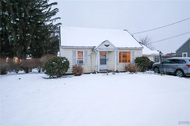 $194,900 | 305 Hyland Drive, Salina, NY 13212