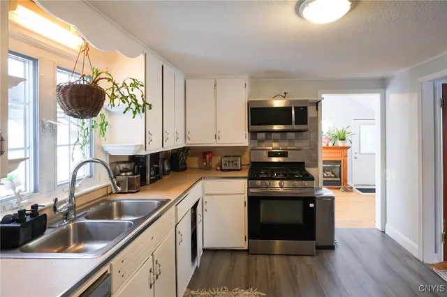 $194,900 | 305 Hyland Drive, Salina, NY 13212