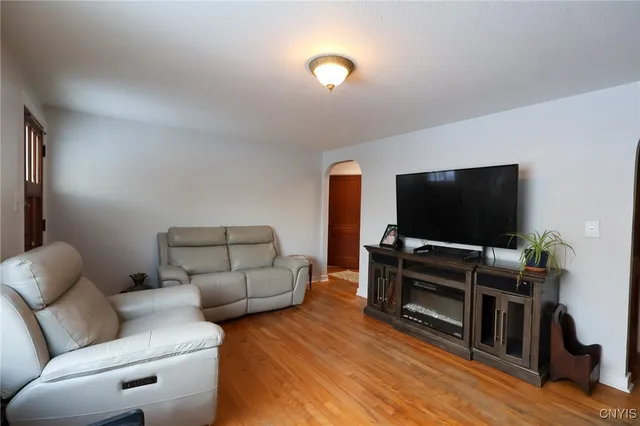 $194,900 | 305 Hyland Drive, Salina, NY 13212