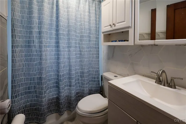 $194,900 | 305 Hyland Drive, Salina, NY 13212