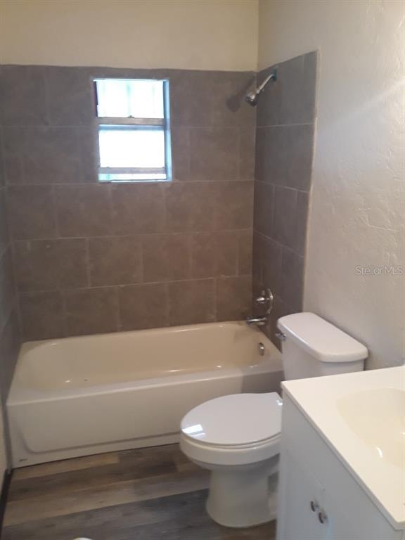 350 Maple Street Daytona Beach, FL 32114 - Photo 8 of 8 a bathroom with a toilet and a bath tub