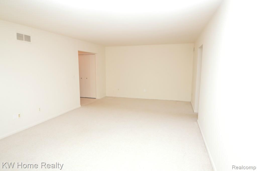 29656 Middlebelt Road, Unit 2402 Farmington Hills, MI 48334 - Photo 21 of 36
