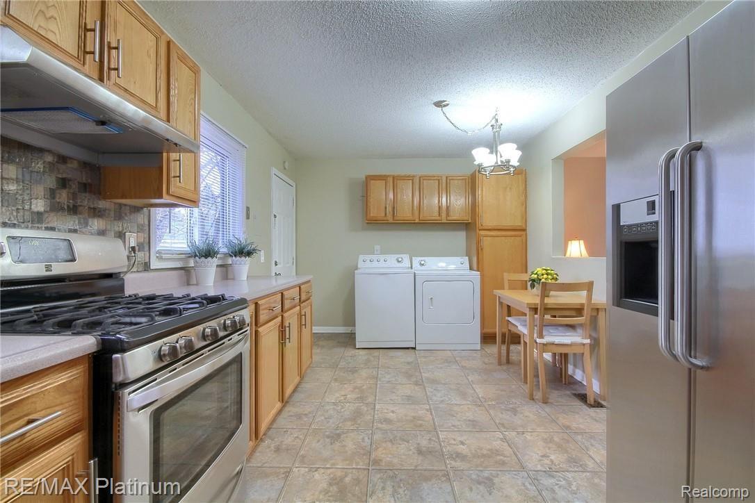 1288 Fall River Road Ypsilanti, MI 48198 - Photo 11 of 26 KITCHEN VIEW 4