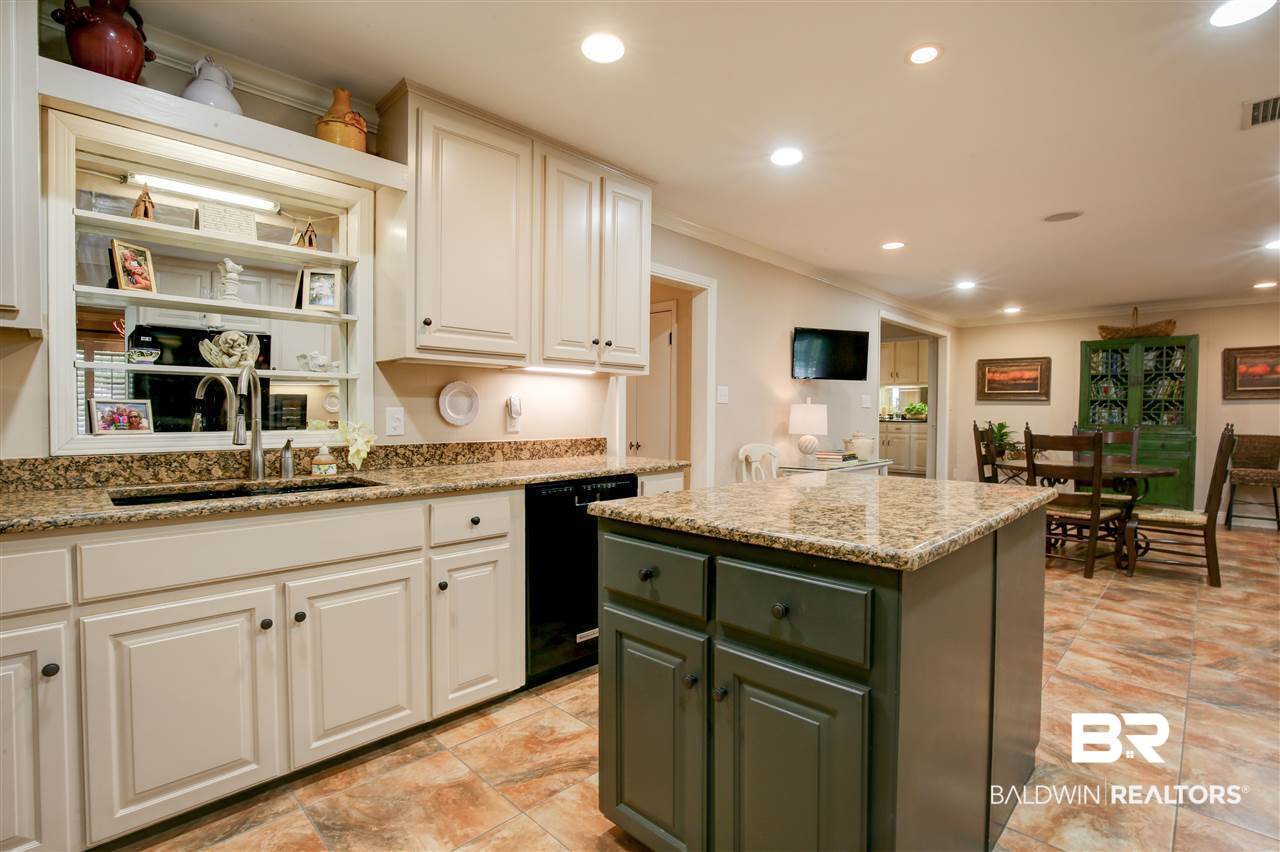 3805 South Conway Drive Mobile, AL 36608 - Photo 10 of 40