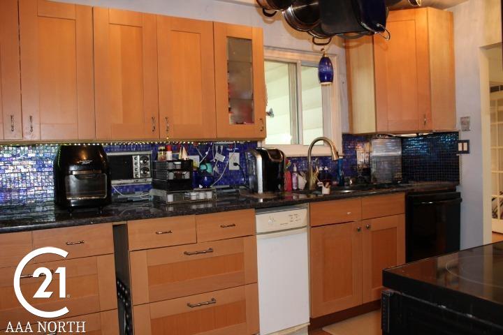 146 Texas Avenue Rochester, MI 48309 - Photo 8 of 27 50075879-7.JPG