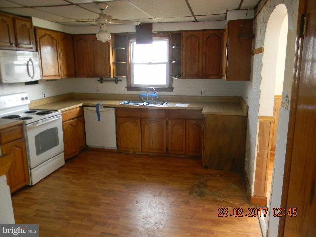 114 Cloverhill Road Pasadena, MD 21122 - Photo 2 of 14 Kitchen