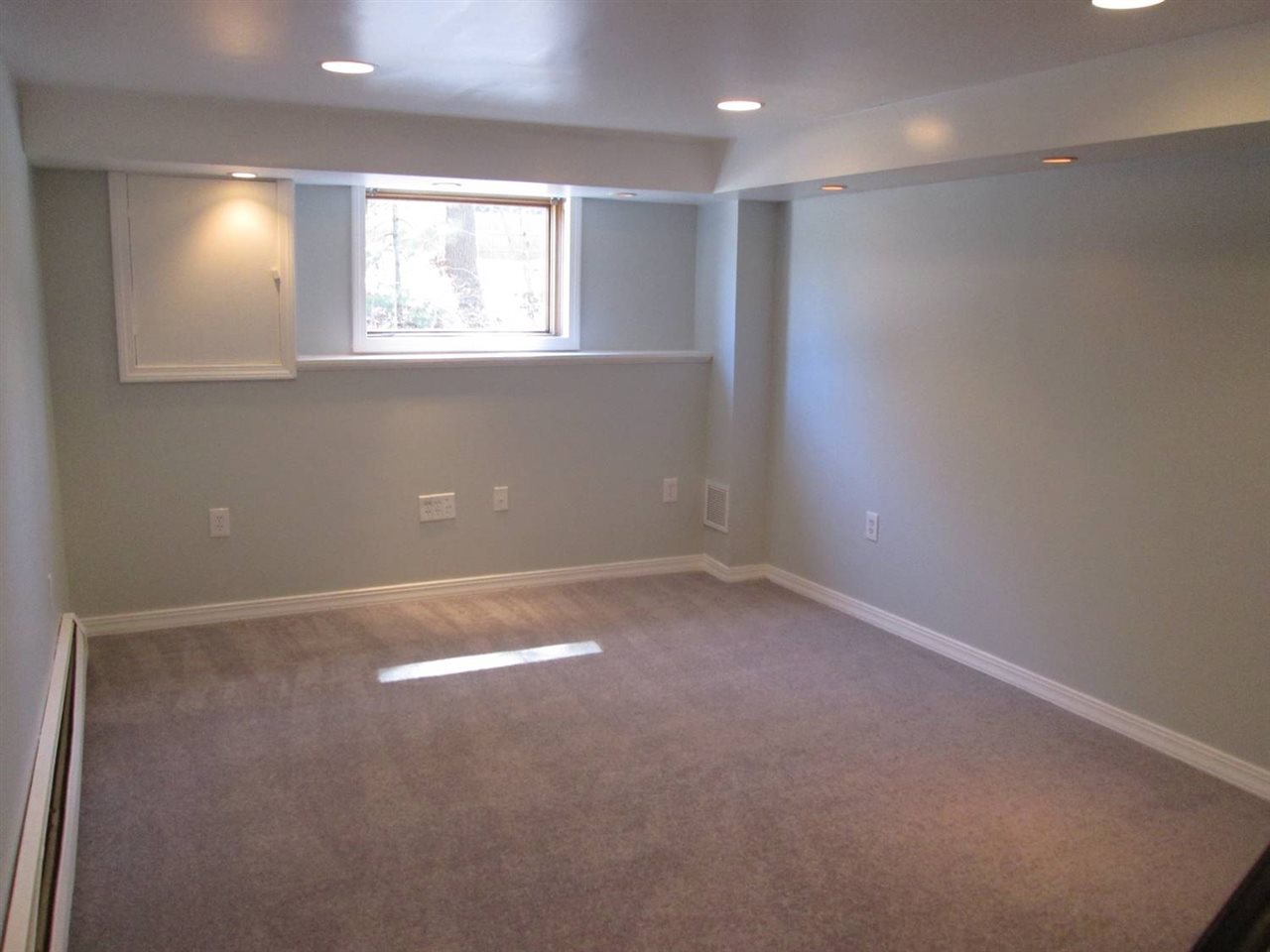 123 Rockingham Road Londonderry, NH 03053 - Photo 14 of 27
