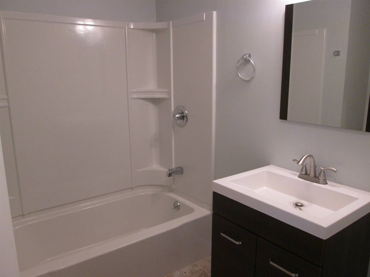 123 Rockingham Road Londonderry, NH 03053 - Photo 18 of 27