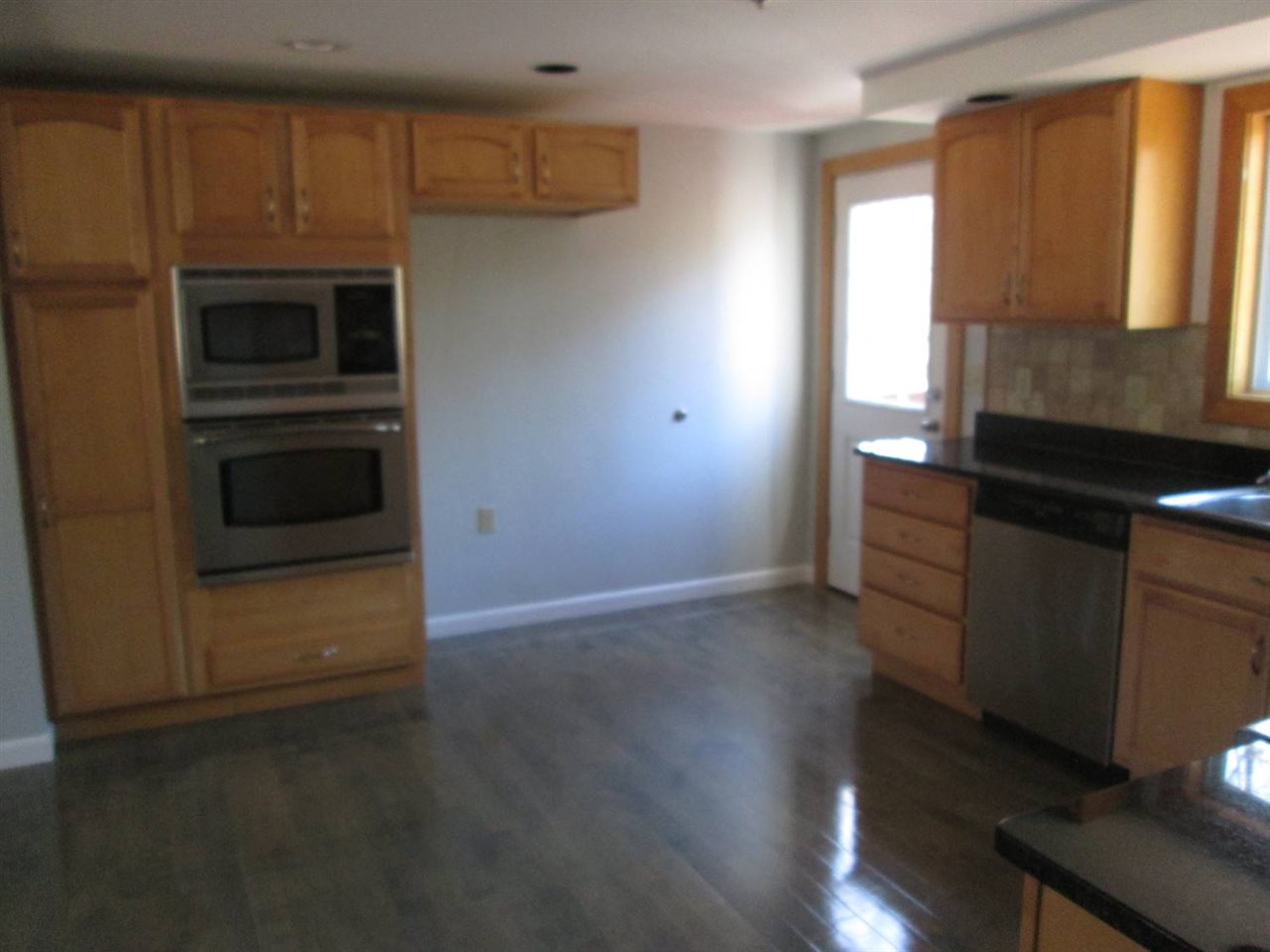123 Rockingham Road Londonderry, NH 03053 - Photo 4 of 27