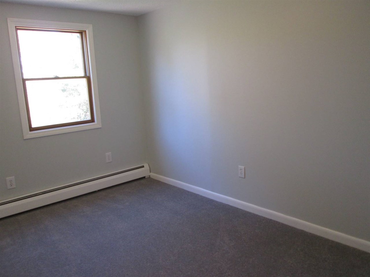 123 Rockingham Road Londonderry, NH 03053 - Photo 9 of 27
