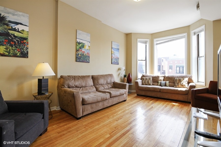 1138 West Addison Street, Unit 2 Chicago, IL 60613 - Photo 2 of 10