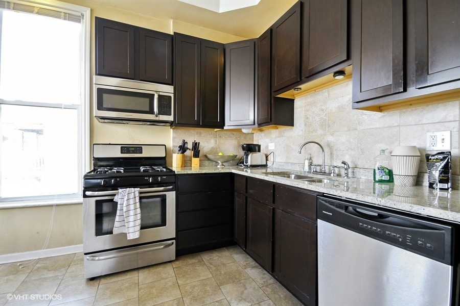 1138 West Addison Street, Unit 2 Chicago, IL 60613 - Photo 3 of 10