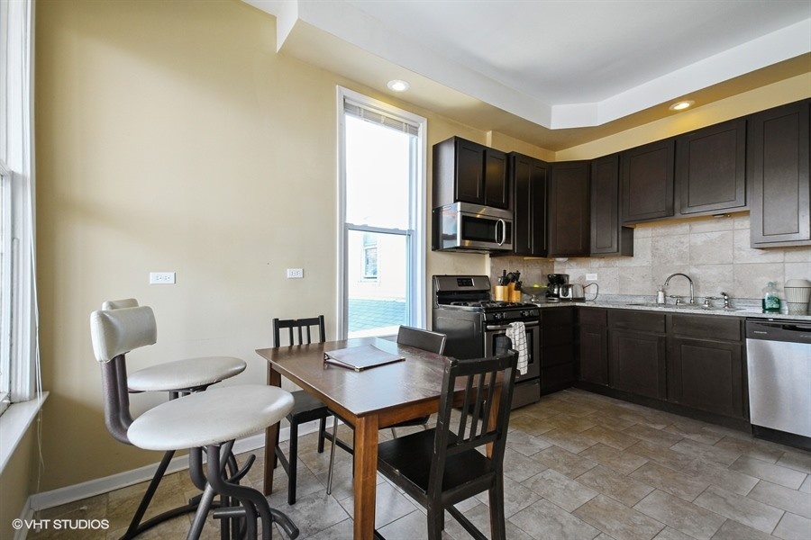 1138 West Addison Street, Unit 2 Chicago, IL 60613 - Photo 4 of 10