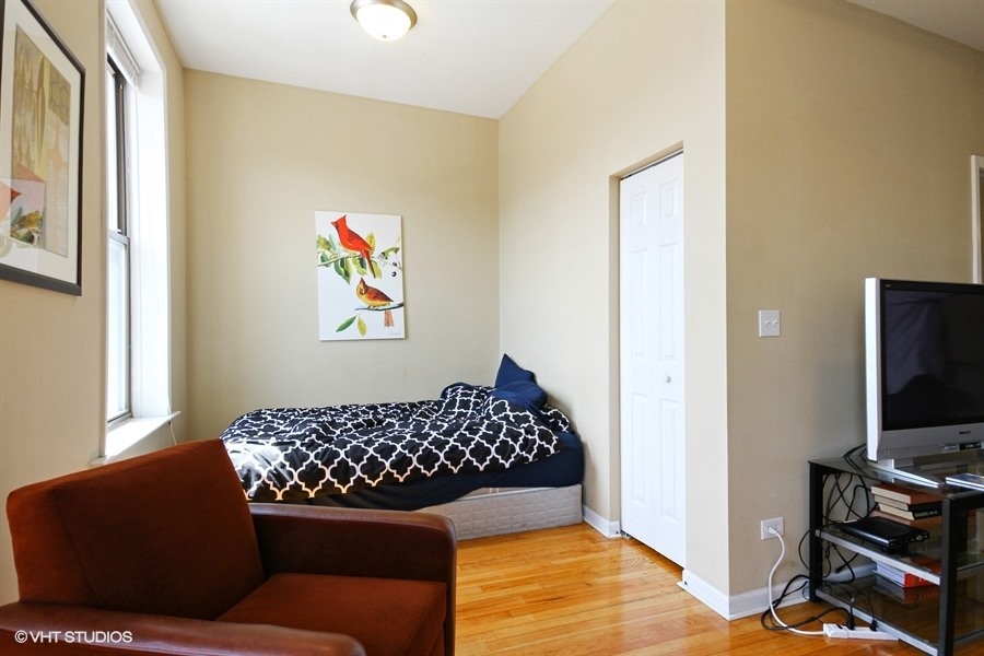 1138 West Addison Street, Unit 2 Chicago, IL 60613 - Photo 5 of 10