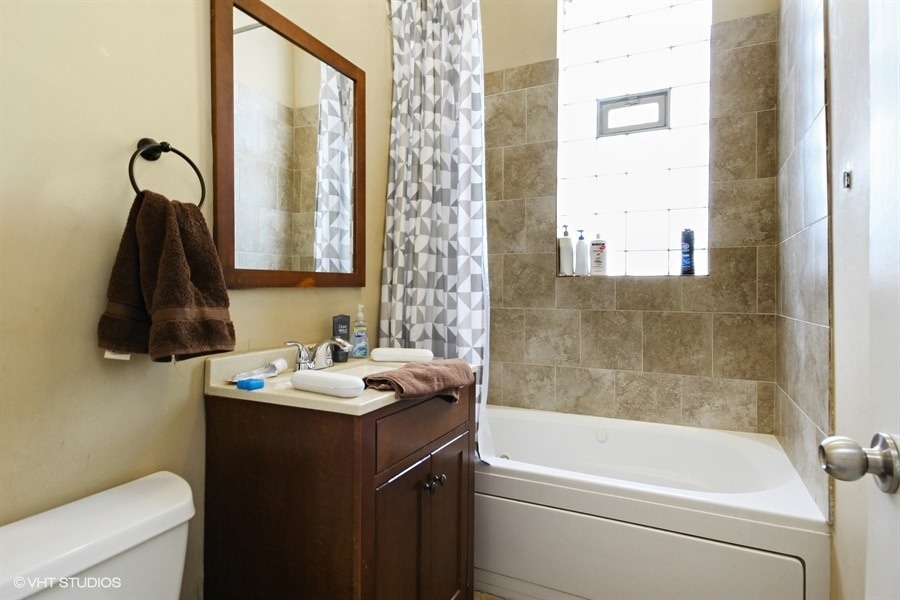 1138 West Addison Street, Unit 2 Chicago, IL 60613 - Photo 9 of 10