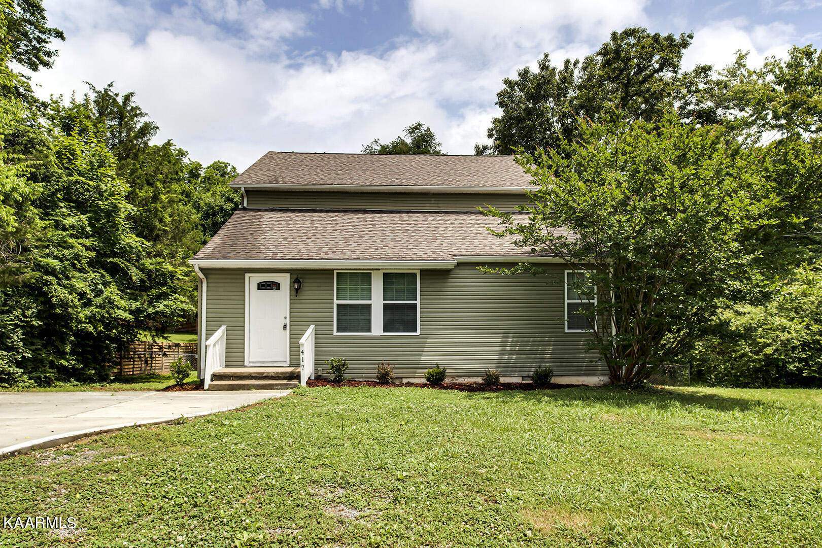 417 Oakcrest Road Knoxville, TN 37912 - Photo 1 of 46 01_OakcrestRoad_417_Front