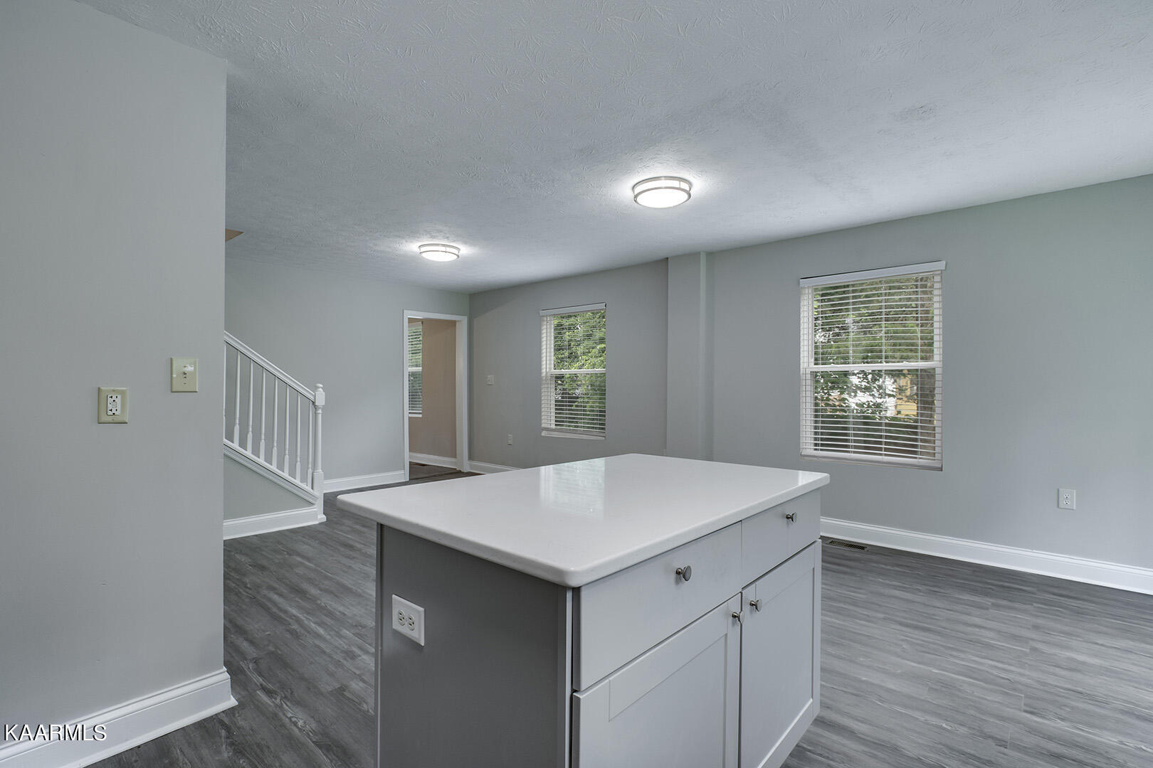 417 Oakcrest Road Knoxville, TN 37912 - Photo 12 of 46 12_OakcrestRoad_417_Kitchen03