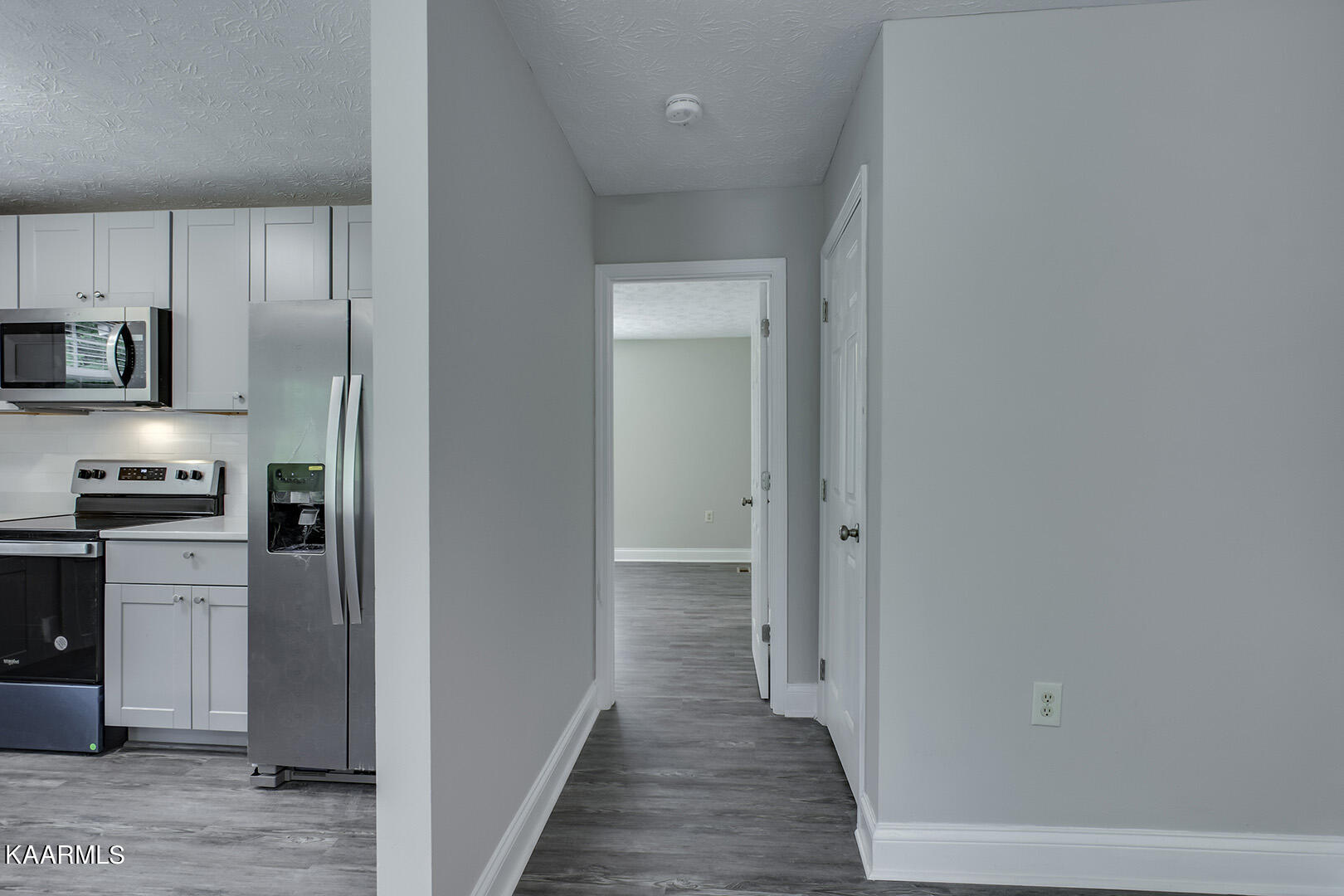 417 Oakcrest Road Knoxville, TN 37912 - Photo 14 of 46 14_OakcrestRoad_417_MasterEntry