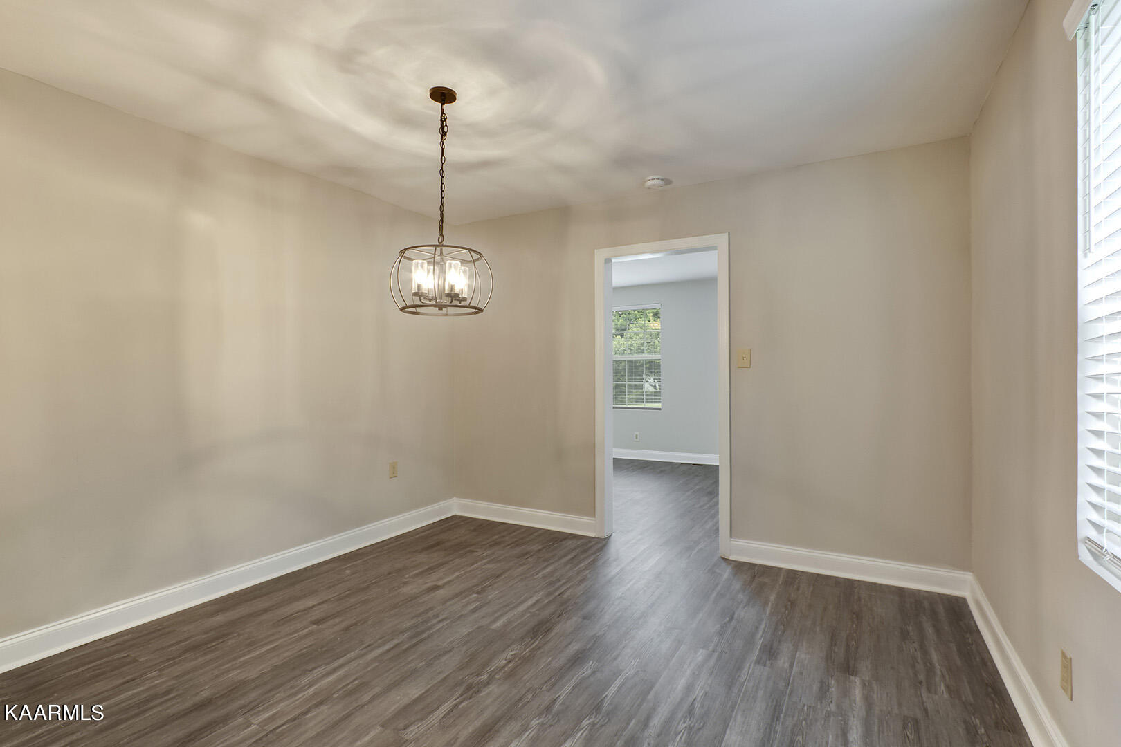 417 Oakcrest Road Knoxville, TN 37912 - Photo 21 of 46 21_OakcrestRoad_417_Dining02