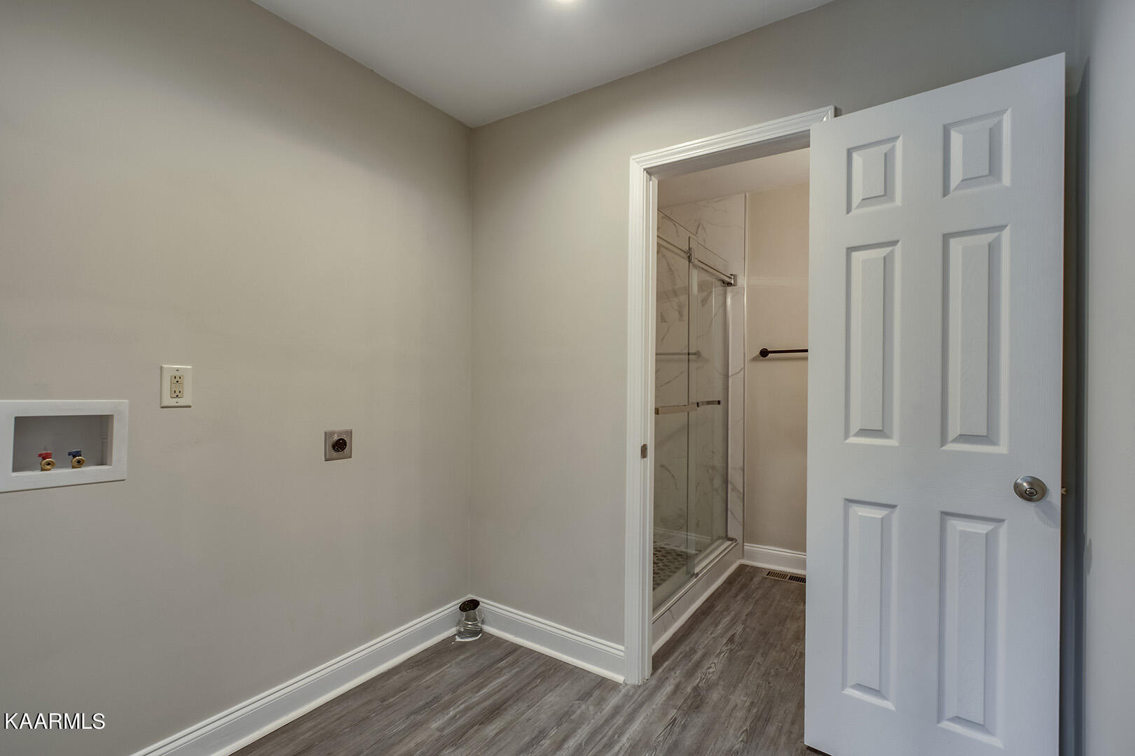 417 Oakcrest Road Knoxville, TN 37912 - Photo 25 of 46 25_OakcrestRoad_417_Laundry